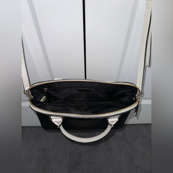 KATE SPADE leather purse with adjustable shoulder strap and 3 inside pockets - Picture 3 of 3